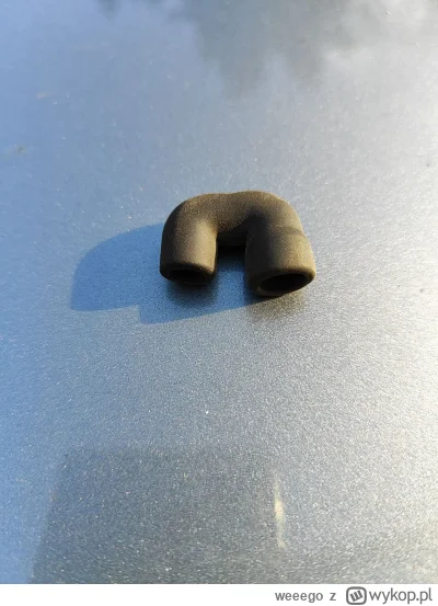 weeego - Od czego może być ta gumka, znalazłem po wymianie żarówki  pod samochodem #p...