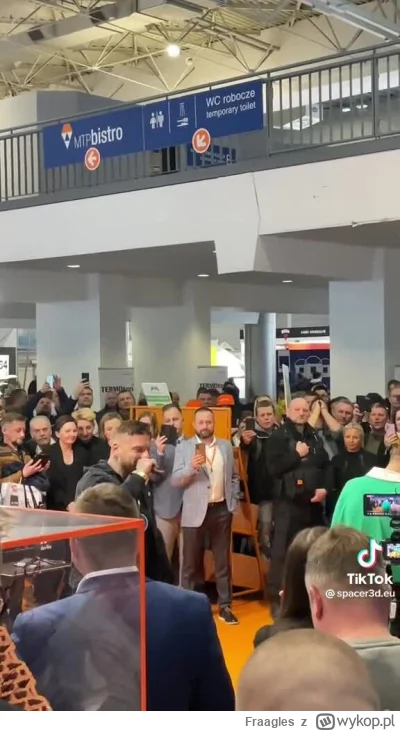 Fraagles - Popuś na koncercie na targach budowlanych xD
#famemma #popek