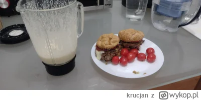 krucjan - Dzisiejszy posiłek:
Burgery wołowe, szejk z orzechów, jogurtu i białka.

Ze...