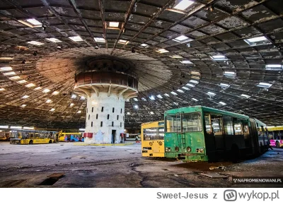 Sweet-Jesus - W opuszczonej zajezdni autobusowej w stolicy Ukrainy znajduje się kilka...