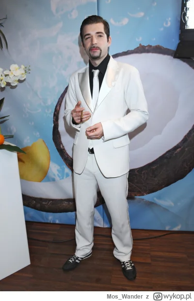 Mos_Wander - Gnik na scenie, buja się cała Polska
Po co iść do tyłu kiedy tańczyć moż...