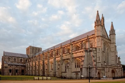 Loskamilos1 - Katedra w Winchester, kolejny już dzisiaj kościółek postawiony na angie...