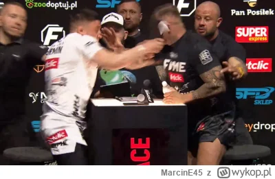 MarcinE45 - Norman liściujący klapkiem Denisa to coś na co nie zasługujemy 
#famemma