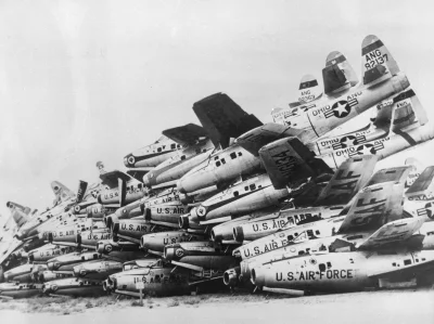 HistoriaWojen - Składowisko samolotów F-84 Thunderjet wycofanych pod koniec lat 60. X...