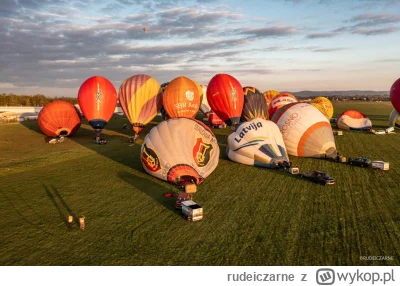 rudeiczarne - Witajcie Mireczki I Mirabelki!

Dzisiaj zabieramy Was do świata balonów...
