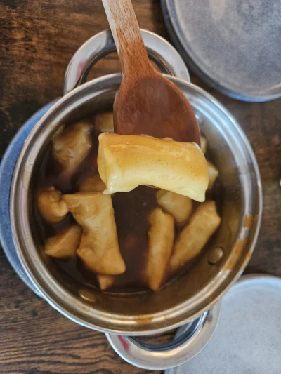 pypowicz - Trzeci dzień jedzenia kopytek. Dziś z sosem pieczeniowym :D 

#gotujzwykop...