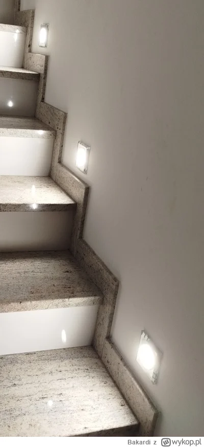 Bakardi - Pytanie do kogoś kto ogarnia elektrykę, posiadam na klatce schodowej takie ...
