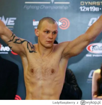 LadyRaspberry - Raz, raz to może od Wampira bym zaczęła.

Uszaty ja mam pamięć jak sł...