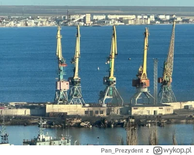 Pan_Prezydent - Ви бачите ВДК "Новочеркаськ" на сьогоднішньому фото порту Феодосії? І...