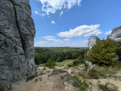 Jurajski_Wedrowiec - Na te skałki w tle wiodła droga dziś.