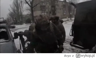 Aryo - Żołnierze ZSU przygotowują się do wejścia w strefę walk, a w tle słychać ostrz...