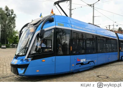 KEjAf - Na wrocławskich tramwajach od początku wojny są chorągiewki z barwami Ukrainy...