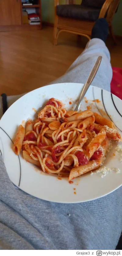 Grajox3 - Dzisiaj na ruszt wlecialo spaghetti penne z spaghetti 

#jedzenie #jedzenie...