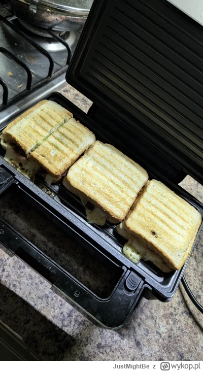 JustMightBe - @pikachu-pikachu-2137 posmaruj pesto zielonym w środku ( ͡º ͜ʖ͡º) do śr...