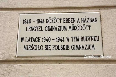 Ryneczek - Tablica upamiętniająca polskie gimnazjum funkcjonujące w okresie II wojny ...