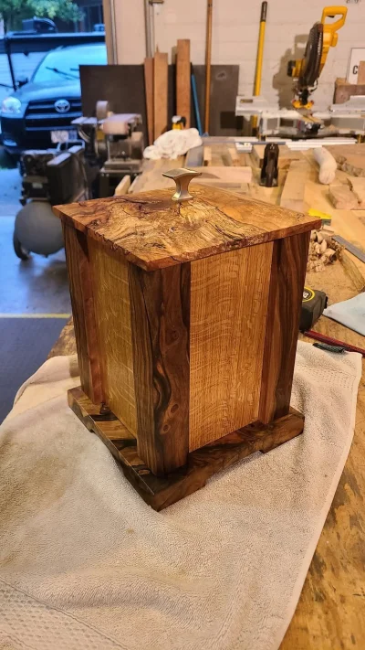 Drzepetto - @Francis_Drake: piękna, stylowa, urna drewniana. Prędzej czy później przy...