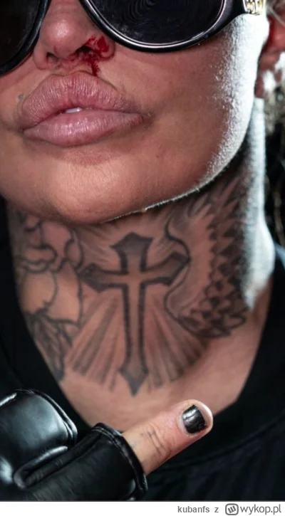 kubanfs - #famemma charakterna gitowa z wytrzezwialki ma zajebiste paznokcie malowane...