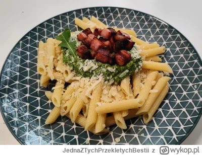 JednaZTychPrzekletychBestii - #gotujzwykopem

Penne z pesto z rukoli, boczkiem i gran...