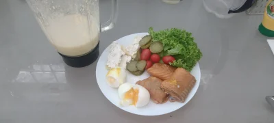 krucjan - Dzisiejszy posiłek: standardowy szejk, łosoś wędzony, jajka, ser z serkiem ...