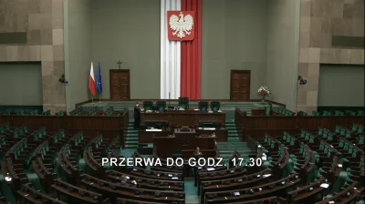 Rad-X - Patrzcie jaka sala plenarna jest pusta.
Gdzie są posłowie ja się pytam? 

 #s...