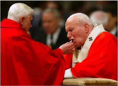 b.....S - Patrzcie jak Go komunia piecze

#codziennakomunia #2137