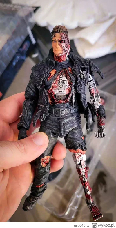 arti040 - #film #terminator 
Chuop 40 lat se figurkę kupił. No śmiechu warte!