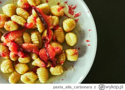 pastaallacarbonara - A dawno niczego nie wrzucalem. 

Domowe gnocchi, palone masło, k...