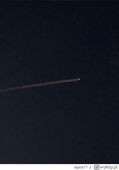 lajsta77 - Zajebisty #meteor albo #rakieta zaobserwowałem, zdjęcie słabe bo z auta w ...