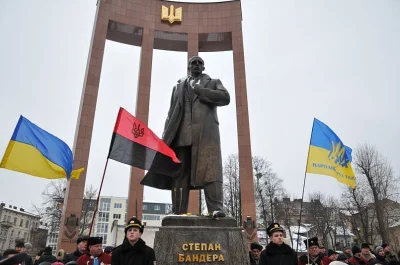 bylembordo - Pomnik bandery we Lwowie (2007) to taka #ukraina w pigulce:

Budowa trwa...