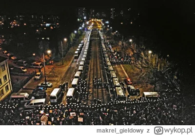 makrel_gieldowy - > Kaczyń­ski był auto­rem pomy­słu wypro­wa­dze­nia wojsk na ulicę ...
