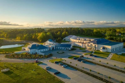 kobiaszu - Ty widzisz nowobogacki hotel Kiston nie dla biedoty. A ja widzę biednego p...