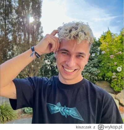 kiszczak - @KapitanKam To jest Friz, który zarobił na polskim YT dziesiątki milionów ...