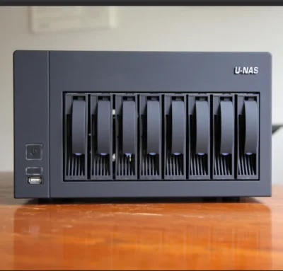 bpbiszkopt - Hej,
Ma ktoś może lub wie gdzie są dostępne obudowy w stylu  U-NAS NSC-8...