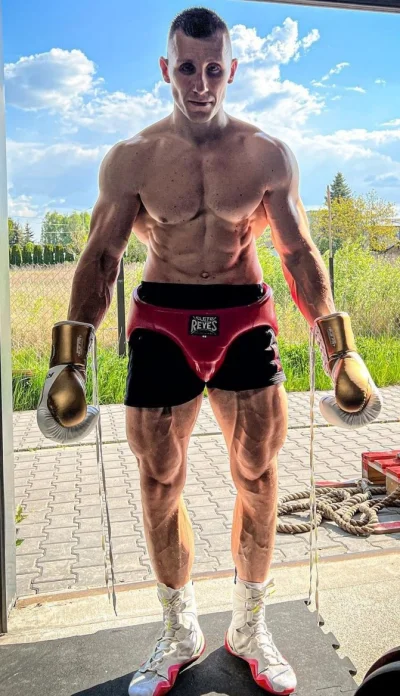 JanDzbanPL - Owca WK, natural czy nie? Mimo robienia długich biegów trzyma dobrą masę...