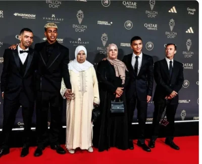 fajo-pab - #mecz #heheszki #zlotapilka

Tradycyjna hiszpańska rodzina z dziada k---a ...