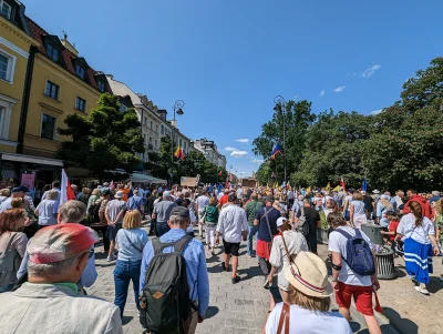 5KYN3T - Dawno nie widziałem takiej rzeszy ludzi. Maszerowali wszyscy, całe rodziny z...