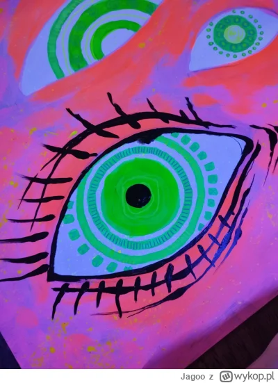 Jagoo - @PodniebnyMurzyn świeci pod specjalnym światłem UV, niestety mój stary telefo...