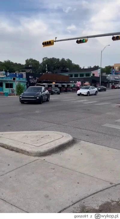 gonzo91 - #gielda #tesla 
Modele Y, opisane robotaxi na boku, już na drogach Austin. ...