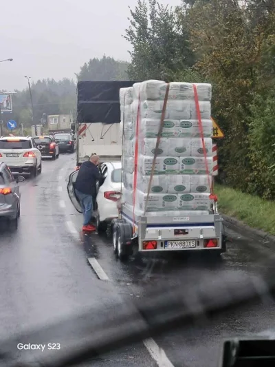 MyOwnWorstEnemy - - Transport na terenie miasta 50 zł, tak?
- Tak
- A poza miasto?
- ...