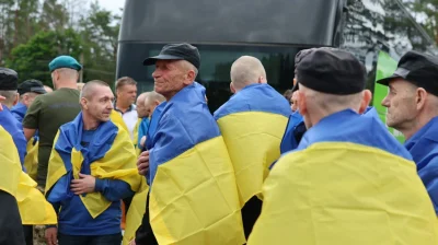 malachit9 - Tak wyglądają ukraińscy jeńcy wojenni podczas wymiany.
Te dziadki mają na...