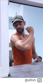 al0sh - @GoodGuyChucky93 Dalton mocny zawodnik całą kasę na siłownię i białko wydaje ...