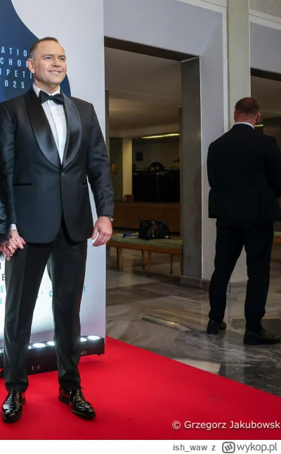 ish_waw - Ten to już to stanie jak bramkarz ma we krwi

#bekazpisu #polityka