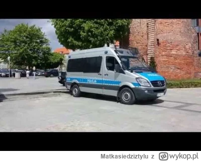 Matkasiedziztylu - @mirekwirek: oni muszą wszędzie rydwanem wjechać, przecież nie będ...