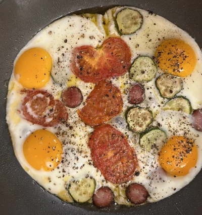 konska-stulejka - Nawet ładne te sadzone. Wiem, że ogórek to dziwny wybór, ale mi pas...