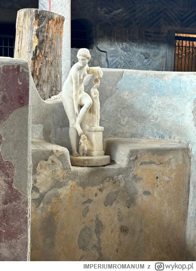 IMPERIUMROMANUM - Posąg nagiej Wenus

Posąg nagiej Wenus w perystylu w Torre Annunzia...