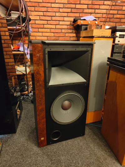 Tja88 - Ale bym se kupił takie używane JBL S/3100 (Mini-Everest) za 20k. (｡◕‿‿◕｡) 

#...