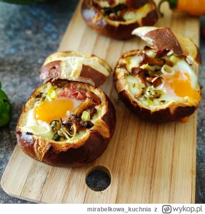 mirabelkowa_kuchnia - Bułki z jajkiem i kurkami ( ͡º ͜ʖ͡º

#gotujzwykopem #gotowanie ...