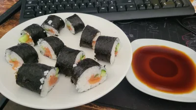 madziabesos - Sushi wjechało 

#gotujzwykopem #jedzzwykopem #jedzenie