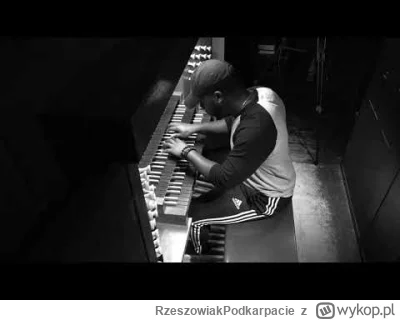 RzeszowiakPodkarpacie - Czarnoskóry organista gra fugę Bacha BWV 532.