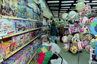 czykoniemnieslysza - W sklepie z zabawkami, Gdańsk, 1995 r.

#lata90 #gdansk